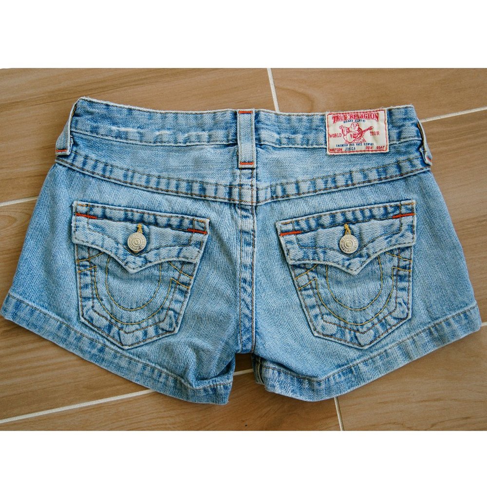 True Religion Jessica Light Wash Shorts Size 27